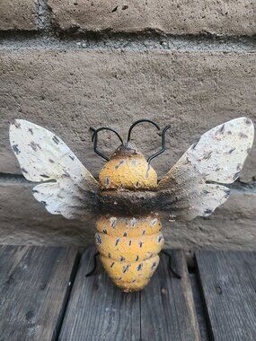 9 Inch Rustic Metal Bee Wall Hanging Garden Decor (LRG)